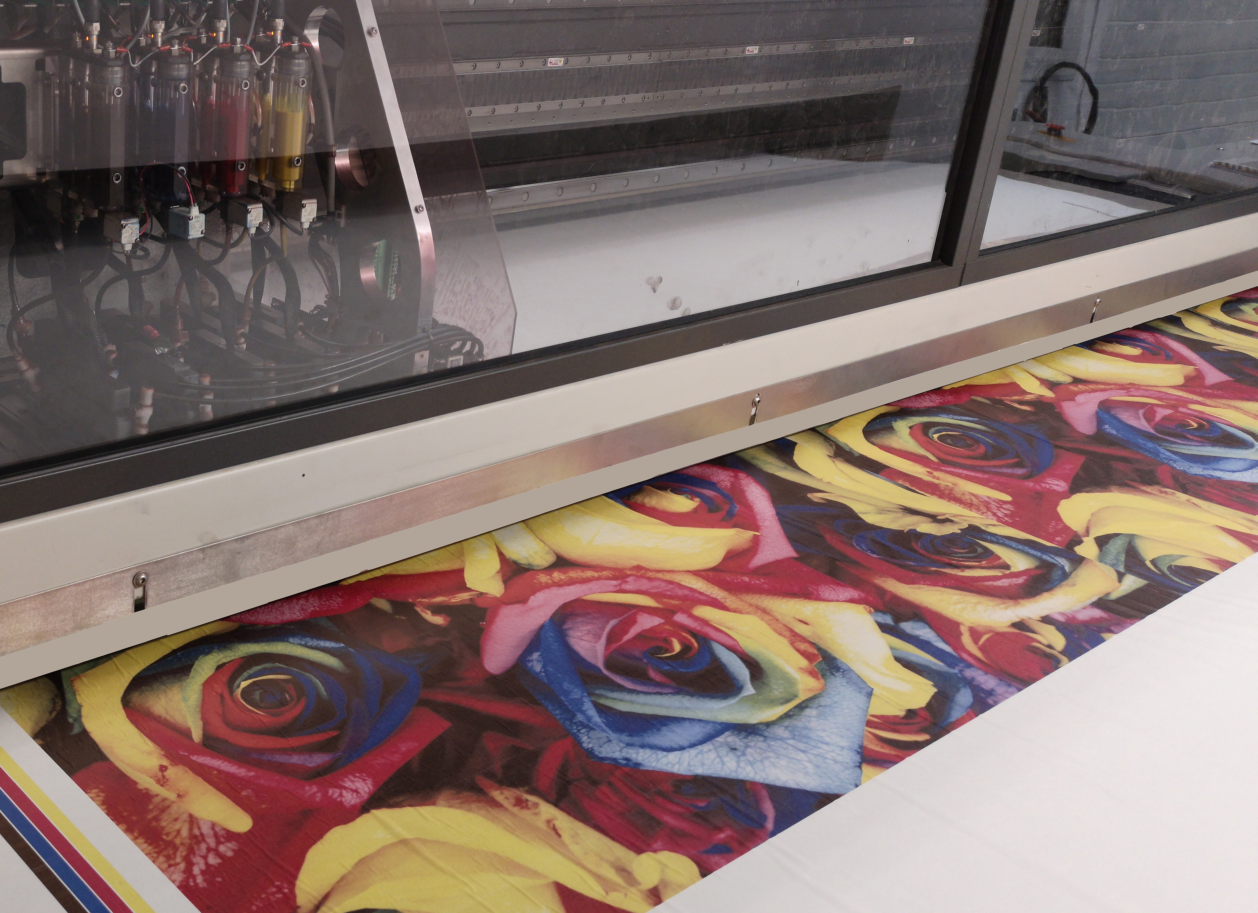 Têtes d’impression numérique sur un tissu imprimé