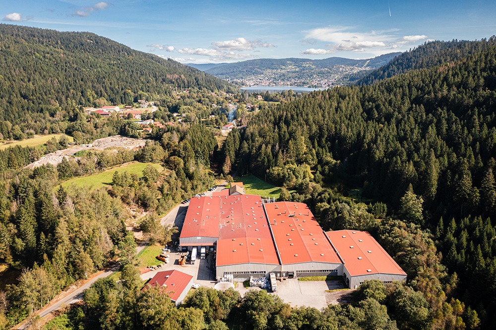 L’usine de Gérardmer au cœur de la forêt vosgienne